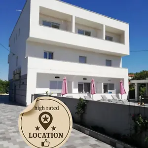 4* Maison d'hôtes Apartmant & Rosa Medulin